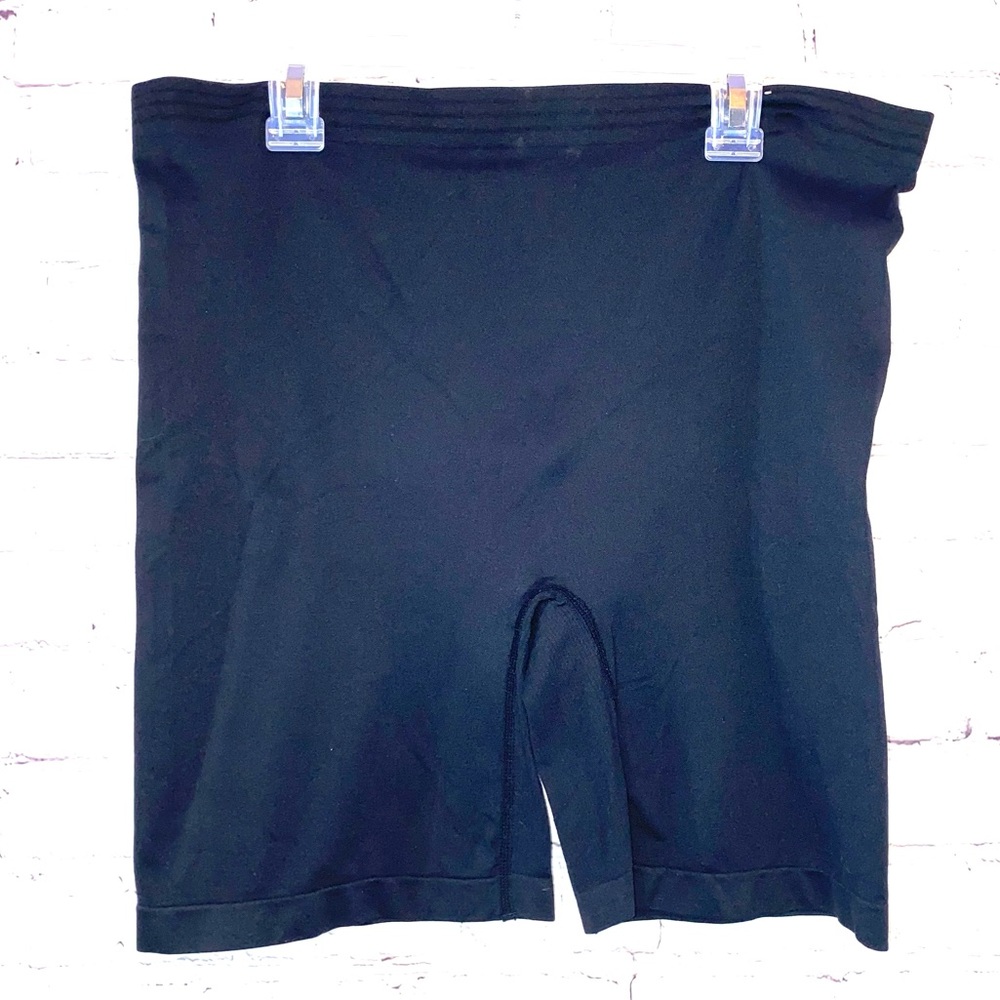 🎓 Black Shapewear Shorts